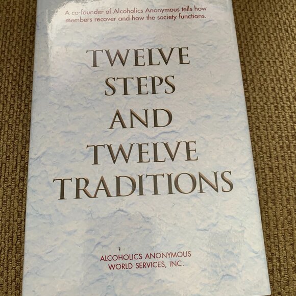 Twelve Steps and Twelve Traditions Trade Hardcover, Nov 2014 - Picture 1 of 2
